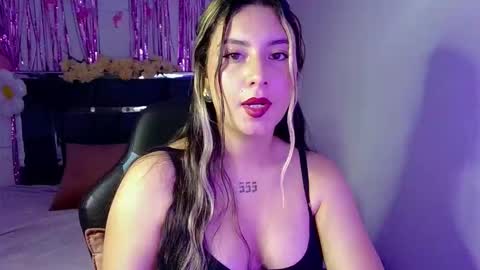 Snapshot of lia_14_ chatting on 10.13.25 Lia online show from 10.13.25
