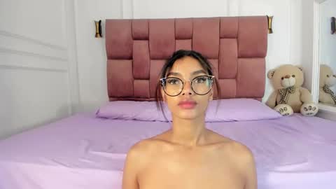 Snapshot of lia_girl2 chatting on 01.04.25 Lia online show from 01.04.25