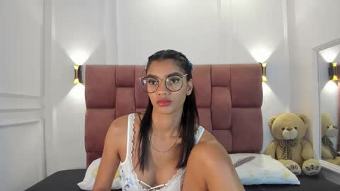 Snapshot of lia_girl2 chatting on 01.11.25 Lia online show from 01.11.25