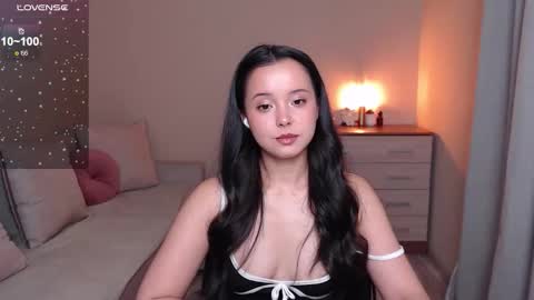 Snapshot of lia_hetty chatting on 10.11.25 L I A online show from 10.11.25