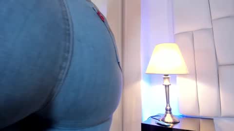 Snapshot of lia_mariana chatting on 02.12.25 lia_mariana online show from 02.12.25