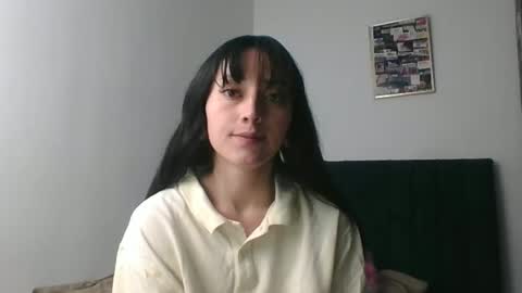 Snapshot of lia_queen610 chatting on 10.19.25 Little Queen Lia online show from 10.19.25