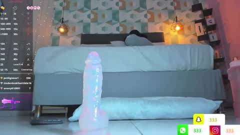 Snapshot of lia_roux1 chatting on 02.10.25 Camila online show from 02.10.25