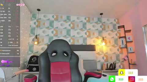 Snapshot of lia_roux1 chatting on 02.13.25 Camila online show from 02.13.25