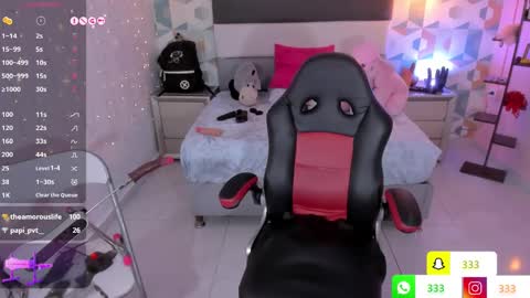 Snapshot of lia_roux1 chatting on 03.08.25 Camila online show from 03.08.25