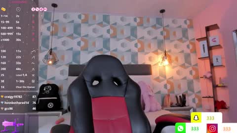 Snapshot of lia_roux1 chatting on 03.10.25 Camila online show from 03.10.25
