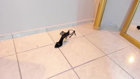 Snapshot of lia_walton__ chatting on 03.04.25 liz walton online show from 03.04.25