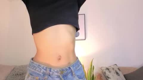 Lia  online show from 11.28.25