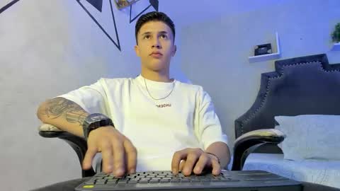 Snapshot of liaamsmiith_ chatting on 11.23.25 Liam Smith online show from 11.23.25