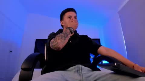 Snapshot of liaamsmiith_ chatting on 12.05.25 Liam Smith online show from 12.05.25