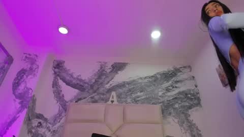 Snapshot of liaflowers chatting on 01.12.25 Lia online show from 01.12.25