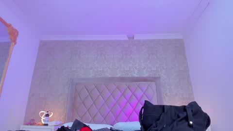 Snapshot of liaflowers chatting on 01.15.25 Lia online show from 01.15.25