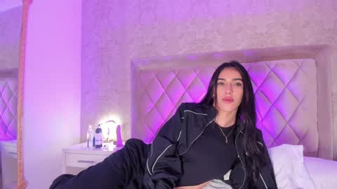 Snapshot of liaflowers chatting on 01.21.25 Lia online show from 01.21.25