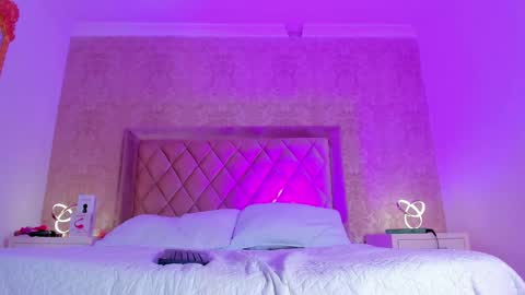 Snapshot of liaflowers chatting on 02.14.25 Lia online show from 02.14.25