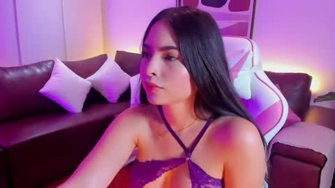 Snapshot of liahjhons chatting on 09.21.25 Liah online show from 09.21.25