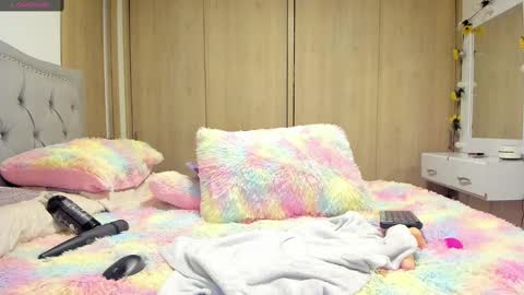 Snapshot of liahkimi chatting on 01.15.25 Lia online show from 01.15.25