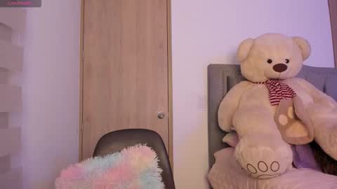 Snapshot of liahkimi chatting on 10.03.25 Lia online show from 10.03.25