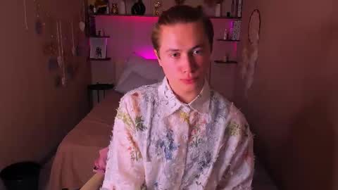 Snapshot of liam_crown chatting on 11.13.25 Liam online show from 11.13.25