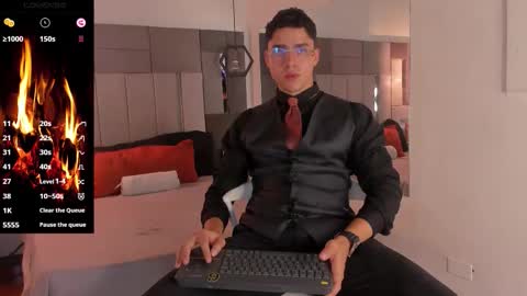 Snapshot of liamnovak chatting on 11.27.25 Liam online show from 11.27.25