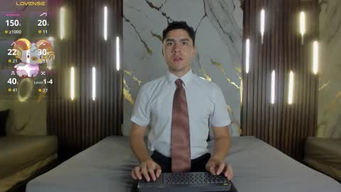 Snapshot of liamnovak chatting on 11.29.25 Liam online show from 11.29.25