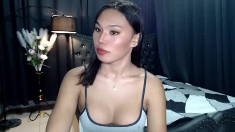 Snapshot of liane_mei chatting on 02.26.25 Liane online show from 02.26.25