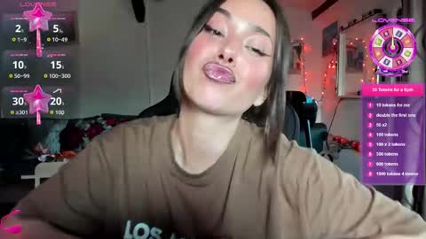 Snapshot of liaquinn chatting on 10.22.25 LiaQuinn online show from 10.22.25