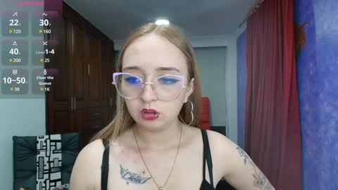 Snapshot of liaroberts1 chatting on 12.04.24 Lia Roberts online show from 12.04.24