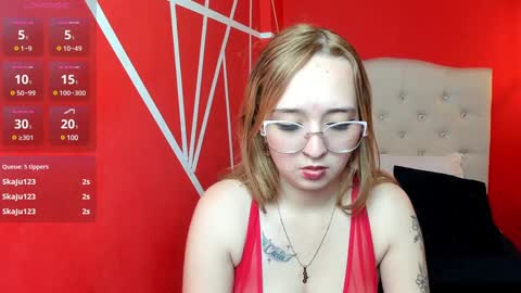 Snapshot of liaroberts1 chatting on 12.15.24 Lia Roberts online show from 12.15.24