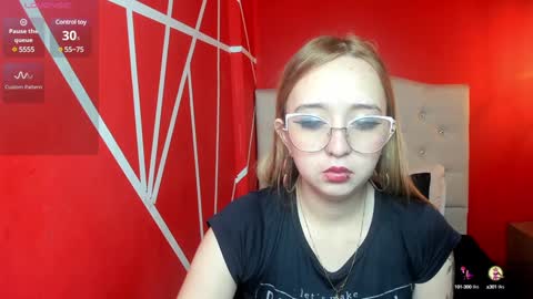 Snapshot of liaroberts1 chatting on 12.18.24 Lia Roberts online show from 12.18.24