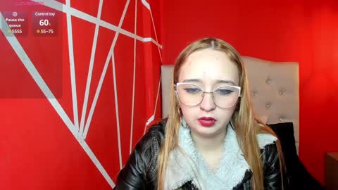 Snapshot of liaroberts1 chatting on 12.21.24 Lia Roberts online show from 12.21.24