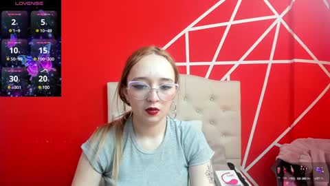 Snapshot of liaroberts1 chatting on 12.23.24 Lia Roberts online show from 12.23.24