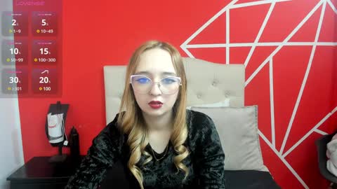 Snapshot of liaroberts1 chatting on 01.10.25 Lia Roberts online show from 01.10.25
