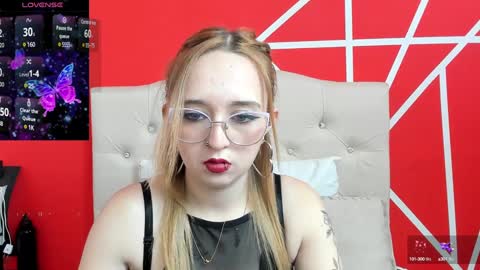 Snapshot of liaroberts1 chatting on 01.12.25 Lia Roberts online show from 01.12.25