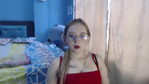 Snapshot of liaroberts1 chatting on 01.31.25 Lia Roberts online show from 01.31.25