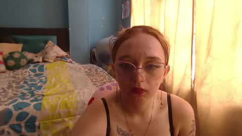 Snapshot of liaroberts1 chatting on 02.05.25 Lia Roberts online show from 02.05.25