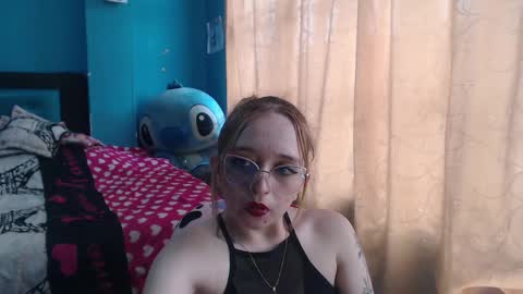 Snapshot of liaroberts1 chatting on 02.11.25 Lia Roberts online show from 02.11.25
