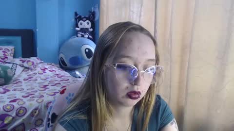 Snapshot of liaroberts1 chatting on 03.04.25 Lia Roberts online show from 03.04.25