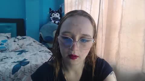 Snapshot of liaroberts1 chatting on 03.10.25 Lia Roberts online show from 03.10.25