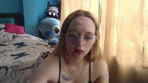 Snapshot of liaroberts1 chatting on 03.11.25 Lia Roberts online show from 03.11.25