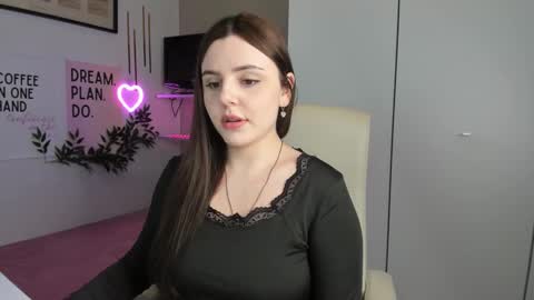 Lia online show from 10.21.25