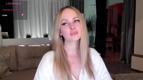 Snapshot of libby_nora chatting on 12.08.24 Libby online show from 12.08.24