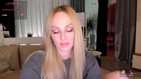 Snapshot of libby_nora chatting on 12.10.24 Libby online show from 12.10.24