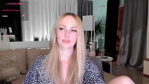 Snapshot of libby_nora chatting on 12.15.24 Libby online show from 12.15.24