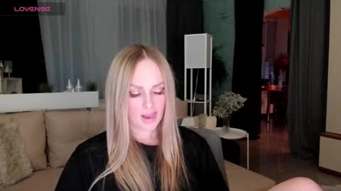 Snapshot of libby_nora chatting on 02.15.25 Libby online show from 02.15.25