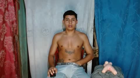 Snapshot of lil_condor_baby chatting on 09.24.25 lil_condor_baby online show from 09.24.25