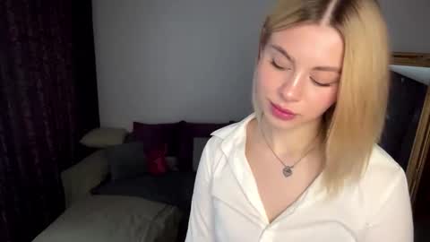 Snapshot of lil_elisa chatting on 09.11.25 Elisa  online show from 09.11.25