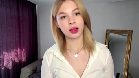 Snapshot of lil_elisa chatting on 09.17.25 Elisa  online show from 09.17.25