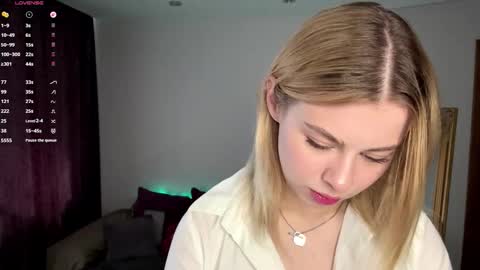 Snapshot of lil_elisa chatting on 09.19.25 Elisa  online show from 09.19.25