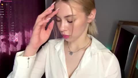 Snapshot of lil_elisa chatting on 09.24.25 Elisa  online show from 09.24.25