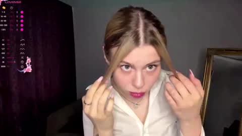 Snapshot of lil_elisa chatting on 09.25.25 Elisa  online show from 09.25.25